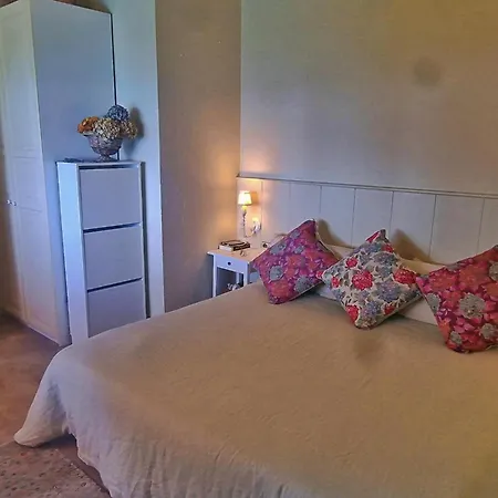 Preciosa Casa Al Borde De Un Acantilado