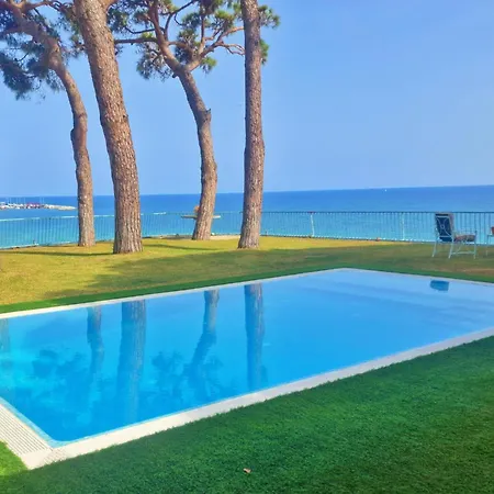 Сasa de vacaciones Preciosa Casa Al Borde De Un Acantilado Arenys de Mar